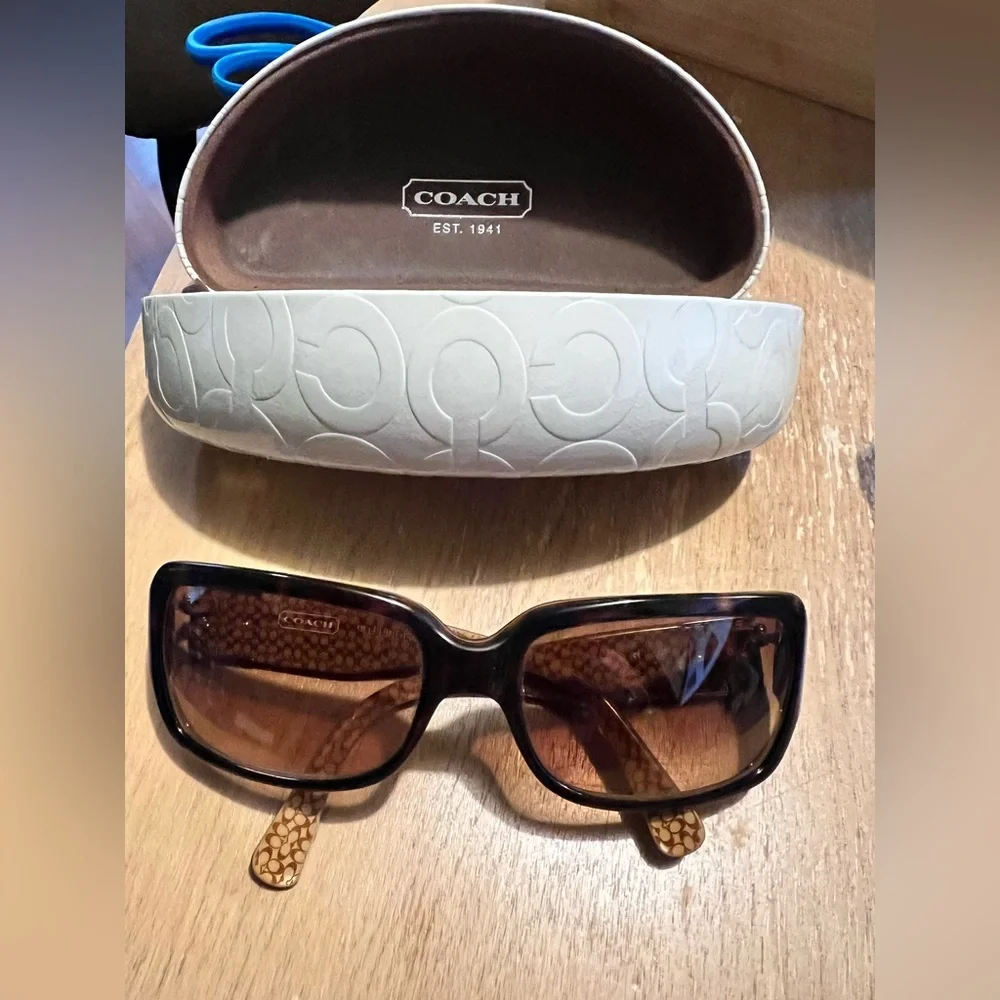 Coach sunglasses with white coach case and wipe cloth. No prescription